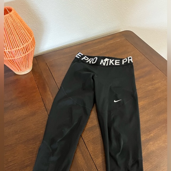 Pro Women’s Mid-Rise Mesh-Paneled Leggings - Picture 4 of 7